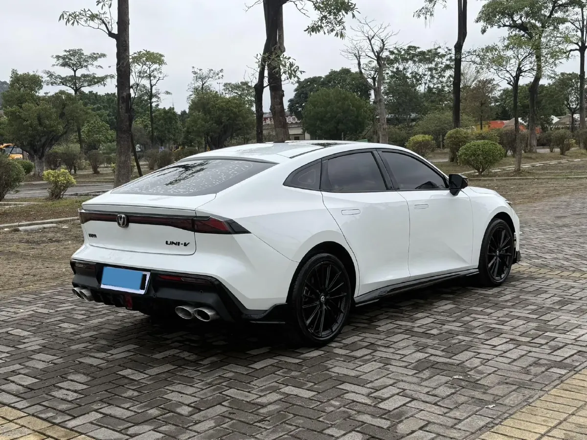 2024 ChangAn UNI-V 2.0T 233HP L4 8AT,autocango,china used car exporter,china ev exporter,chinese used car exporter,chinese used ev exporter