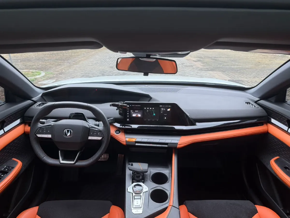 2024 ChangAn UNI-V 2.0T 233HP L4 8AT,autocango,china used car exporter,china ev exporter,chinese used car exporter,chinese used ev exporter