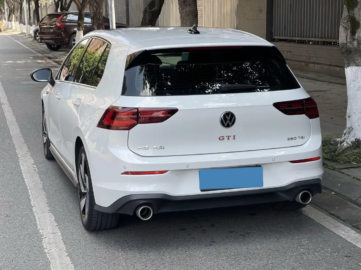 2021 Volkswagen GolfGTI 2.0T 220HP L4 7DCT,autocango,china used car exporter,china ev exporter,chinese used car exporter,chinese used ev exporter