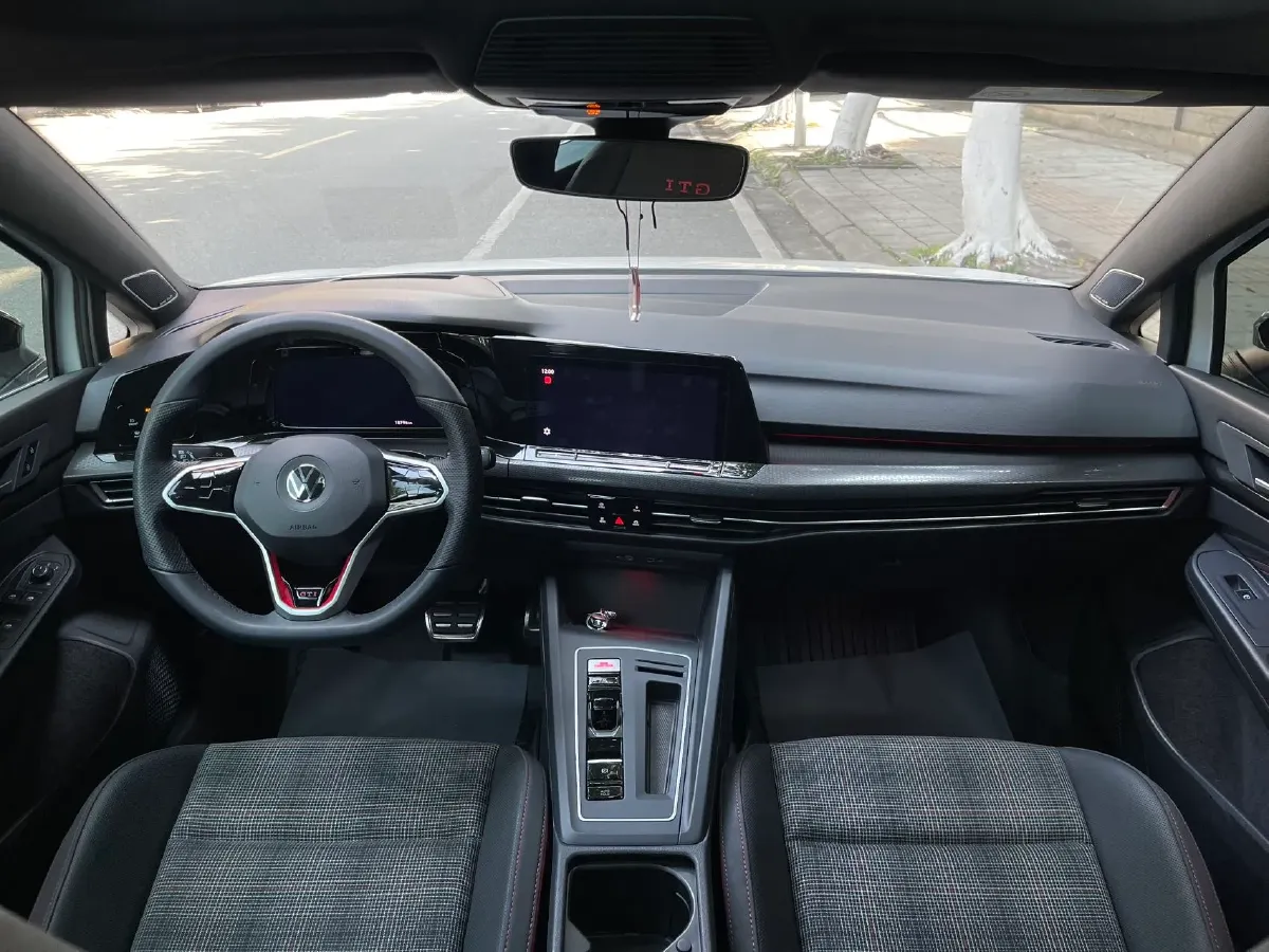 2021 Volkswagen GolfGTI 2.0T 220HP L4 7DCT,autocango,china used car exporter,china ev exporter,chinese used car exporter,chinese used ev exporter