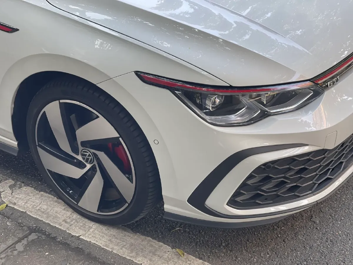 2021 Volkswagen GolfGTI 2.0T 220HP L4 7DCT,autocango,china used car exporter,china ev exporter,chinese used car exporter,chinese used ev exporter