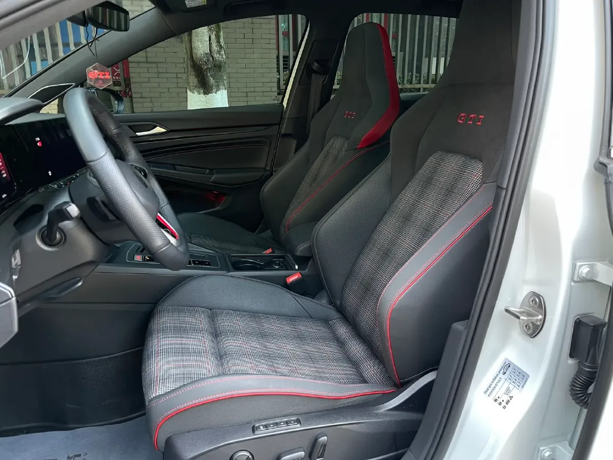 2021 Volkswagen GolfGTI 2.0T 220HP L4 7DCT,autocango,china used car exporter,china ev exporter,chinese used car exporter,chinese used ev exporter