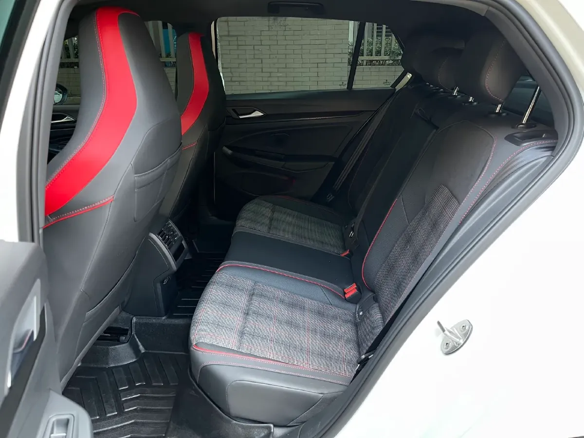 2021 Volkswagen GolfGTI 2.0T 220HP L4 7DCT,autocango,china used car exporter,china ev exporter,chinese used car exporter,chinese used ev exporter