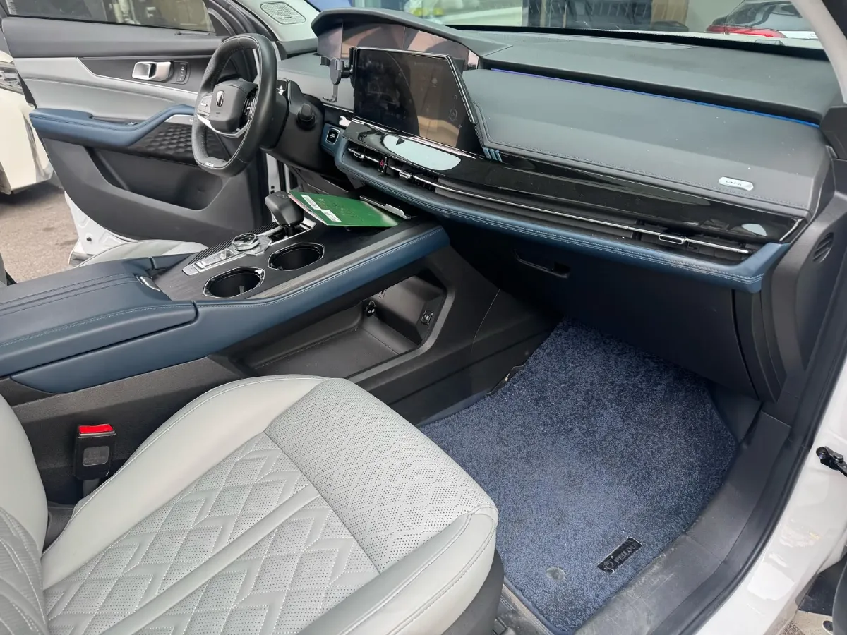 2022 ChangAn UNI-V 1.5T 188HP L4 7DCT,autocango,china used car exporter,china ev exporter,chinese used car exporter,chinese used ev exporter