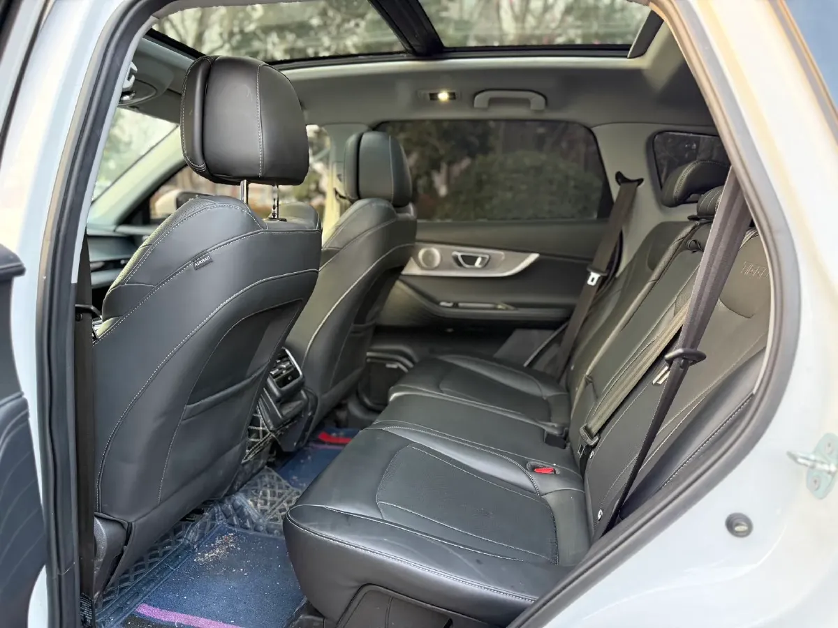 2022 Chery Tiggo 8 PRO 1.6T 197HP L4 7DCT,autocango,china used car exporter,china ev exporter,chinese used car exporter,chinese used ev exporter