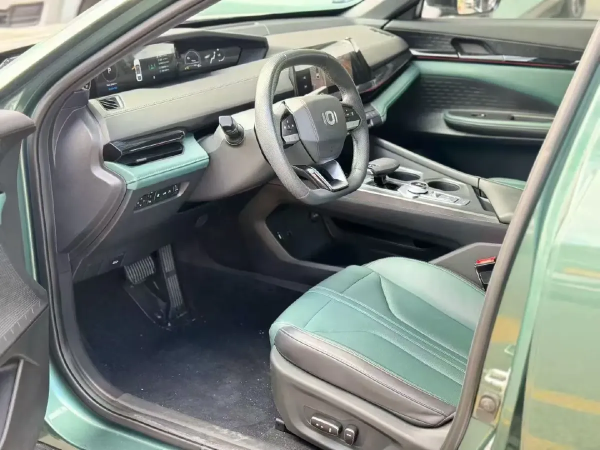 2023 ChangAn UNI-V iDD 1.5T 170HP L4 6TCT PHEV 18.4KWH,autocango,china used car exporter,china ev exporter,chinese used car exporter,chinese used ev exporter