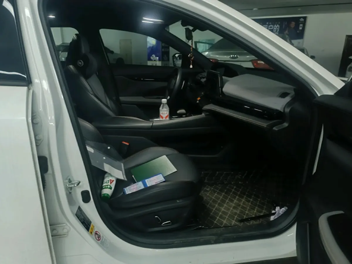 2022 ChangAn UNI-V 1.5T 188HP L4 7DCT,autocango,china used car exporter,china ev exporter,chinese used car exporter,chinese used ev exporter