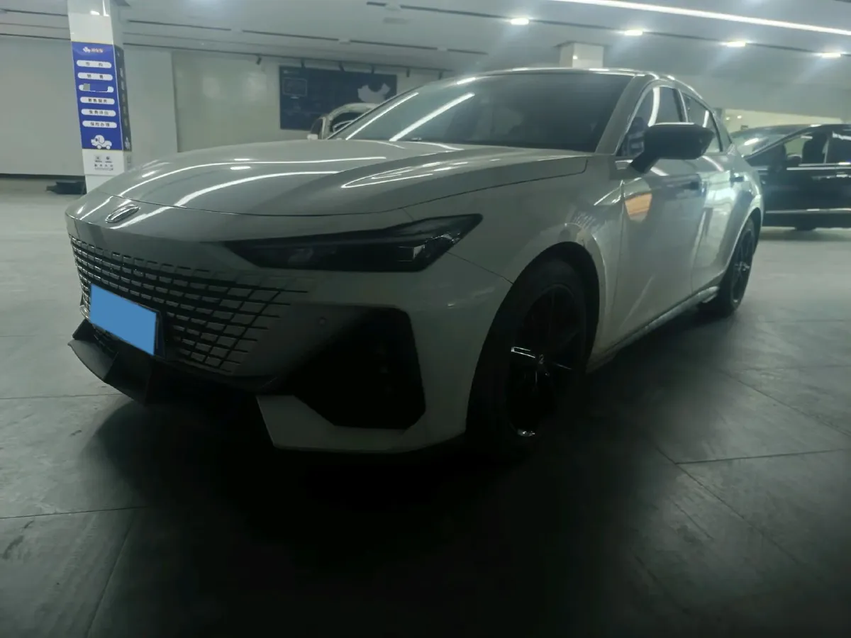 2022 ChangAn UNI-V 1.5T 188HP L4 7DCT,autocango,china used car exporter,china ev exporter,chinese used car exporter,chinese used ev exporter