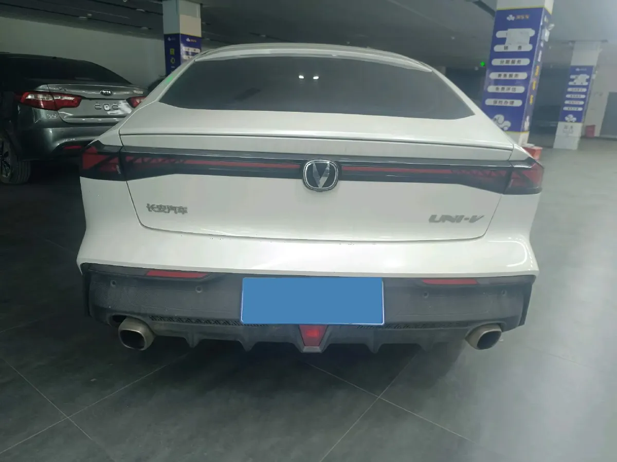 2022 ChangAn UNI-V 1.5T 188HP L4 7DCT,autocango,china used car exporter,china ev exporter,chinese used car exporter,chinese used ev exporter