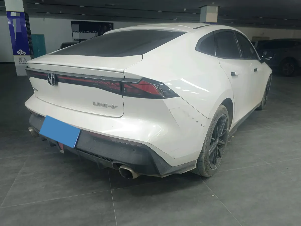 2022 ChangAn UNI-V 1.5T 188HP L4 7DCT,autocango,china used car exporter,china ev exporter,chinese used car exporter,chinese used ev exporter