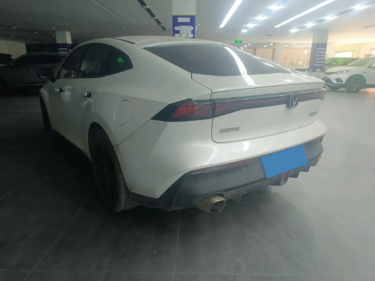 2022 ChangAn UNI-V 1.5T 188HP L4 7DCT,autocango,china used car exporter,china ev exporter,chinese used car exporter,chinese used ev exporter