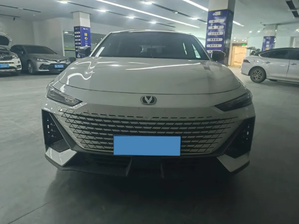 2022 ChangAn UNI-V 1.5T 188HP L4 7DCT,autocango,china used car exporter,china ev exporter,chinese used car exporter,chinese used ev exporter