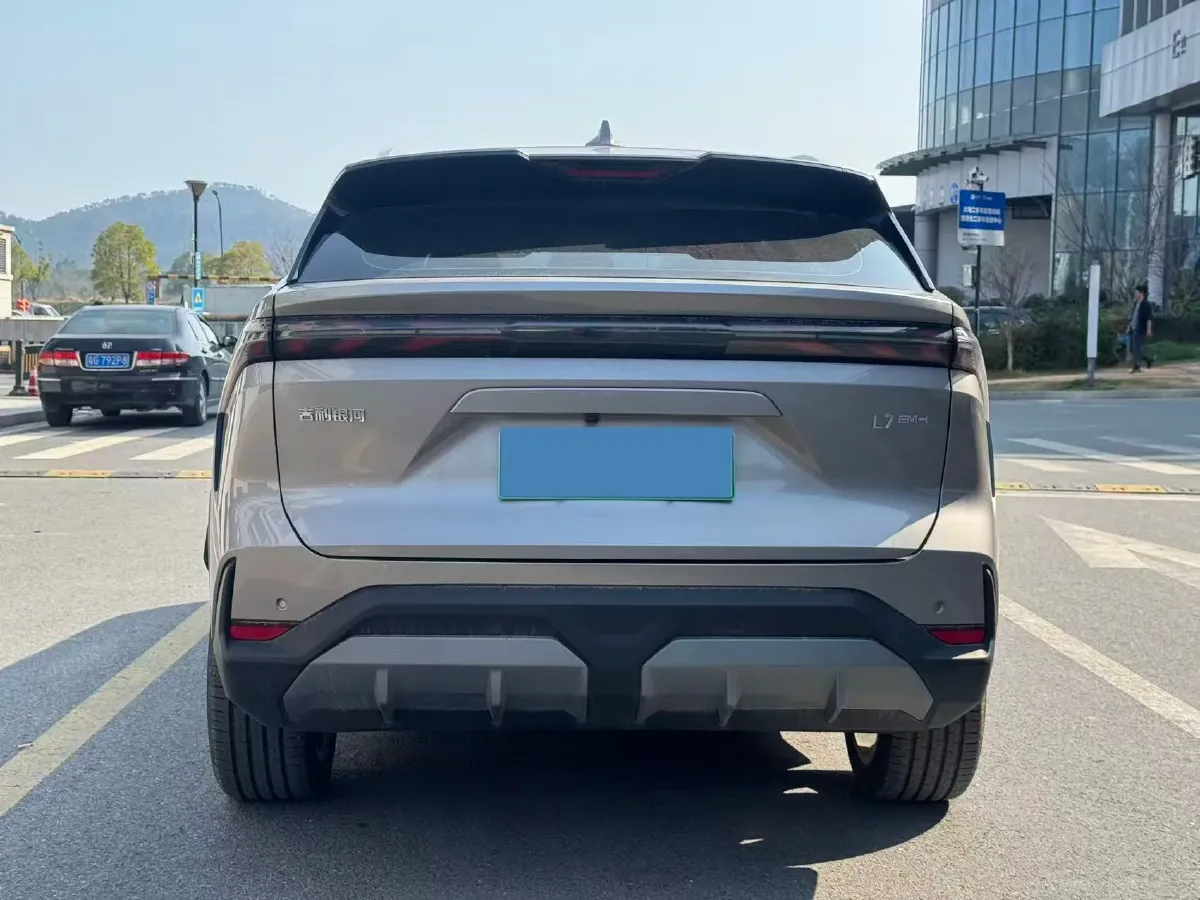 2025 Geely Galaxy L7 1.5L 112HP L4 1DHT PHEV 18.4KWH,autocango,china used car exporter,china ev exporter,chinese used car exporter,chinese used ev exporter