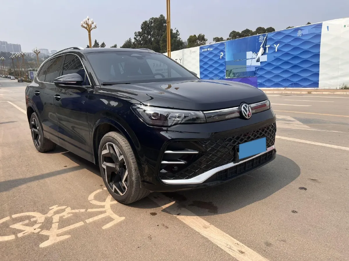 2025 Volkswagen Tiguan L 2.0T 220HP L4 7DCT,autocango,china used car exporter,china ev exporter,chinese used car exporter,chinese used ev exporter