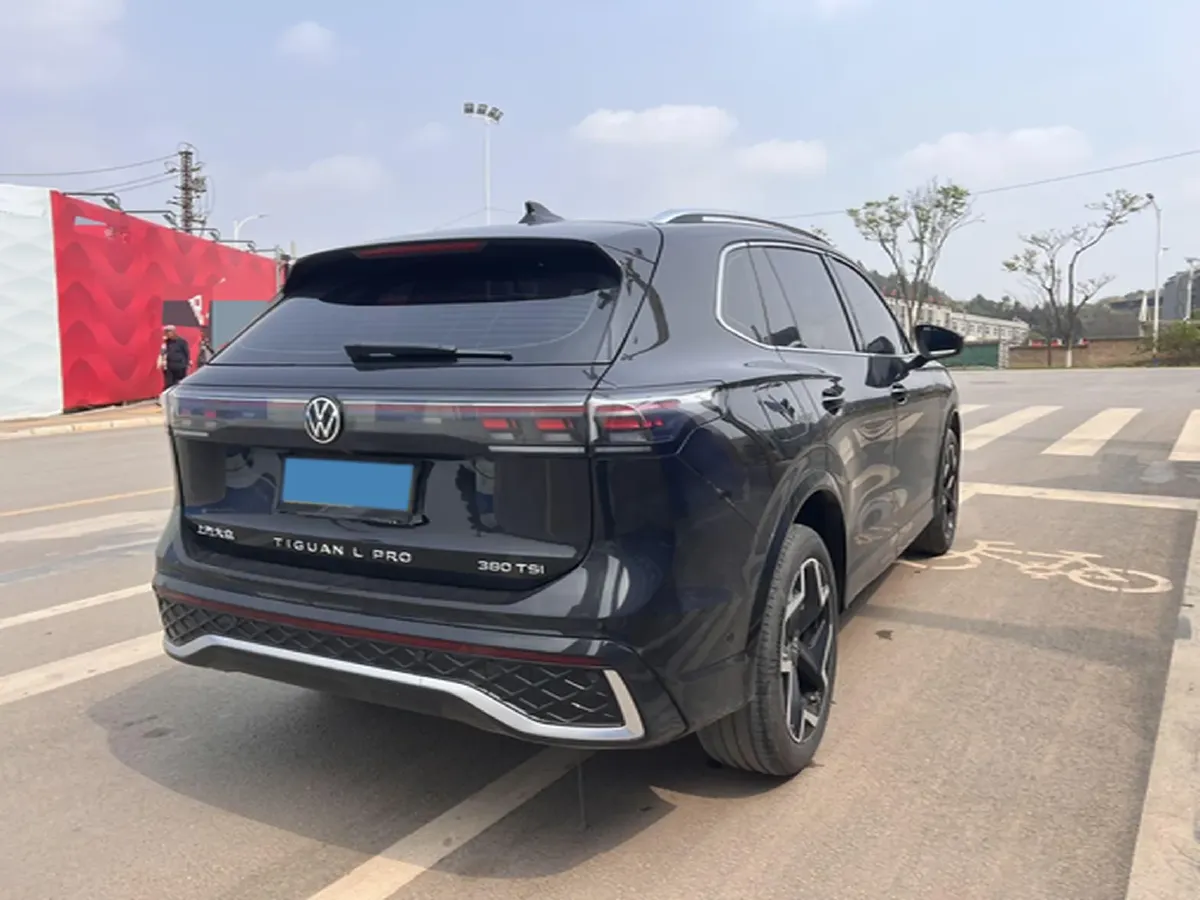 2025 Volkswagen Tiguan L 2.0T 220HP L4 7DCT,autocango,china used car exporter,china ev exporter,chinese used car exporter,chinese used ev exporter