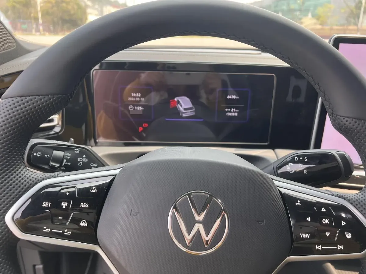 2025 Volkswagen Tiguan L 2.0T 220HP L4 7DCT,autocango,china used car exporter,china ev exporter,chinese used car exporter,chinese used ev exporter