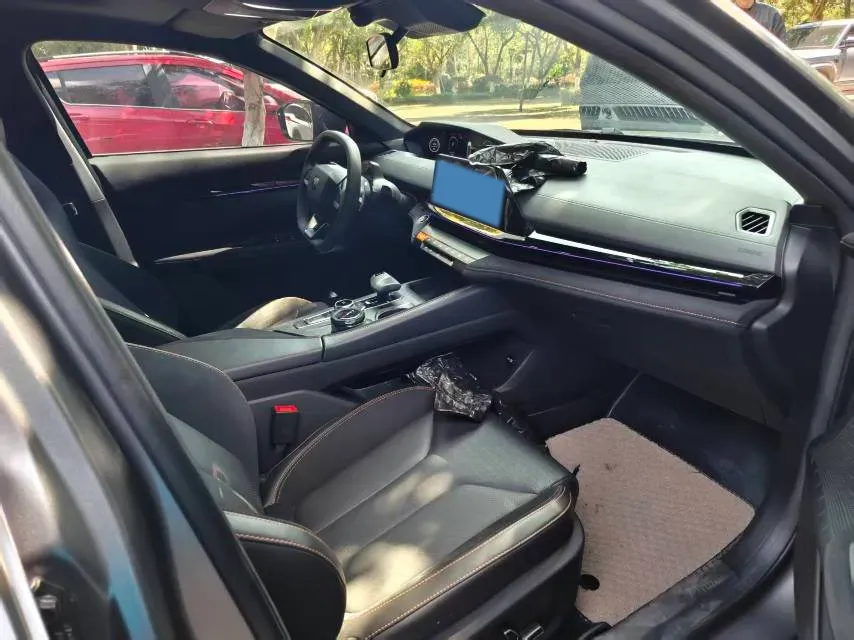 2022 ChangAn UNI-V 2.0T 233HP L4 8AT,autocango,china used car exporter,china ev exporter,chinese used car exporter,chinese used ev exporter