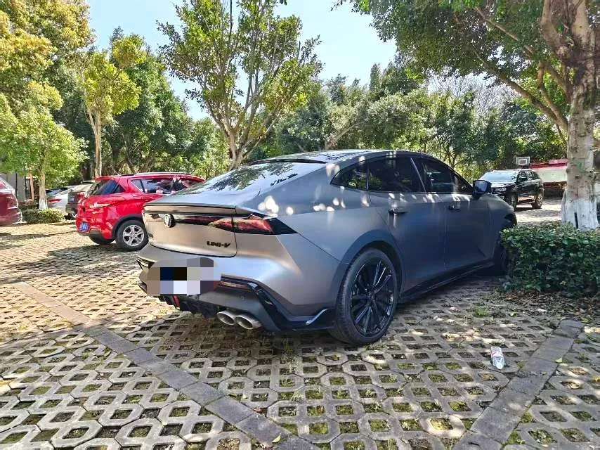 2022 ChangAn UNI-V 2.0T 233HP L4 8AT,autocango,china used car exporter,china ev exporter,chinese used car exporter,chinese used ev exporter