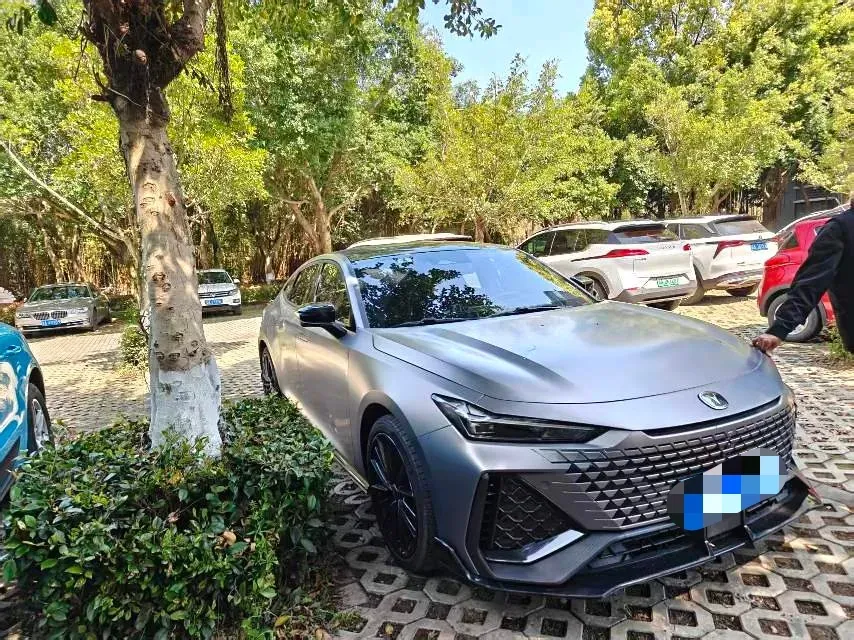 2022 ChangAn UNI-V 2.0T 233HP L4 8AT,autocango,china used car exporter,china ev exporter,chinese used car exporter,chinese used ev exporter