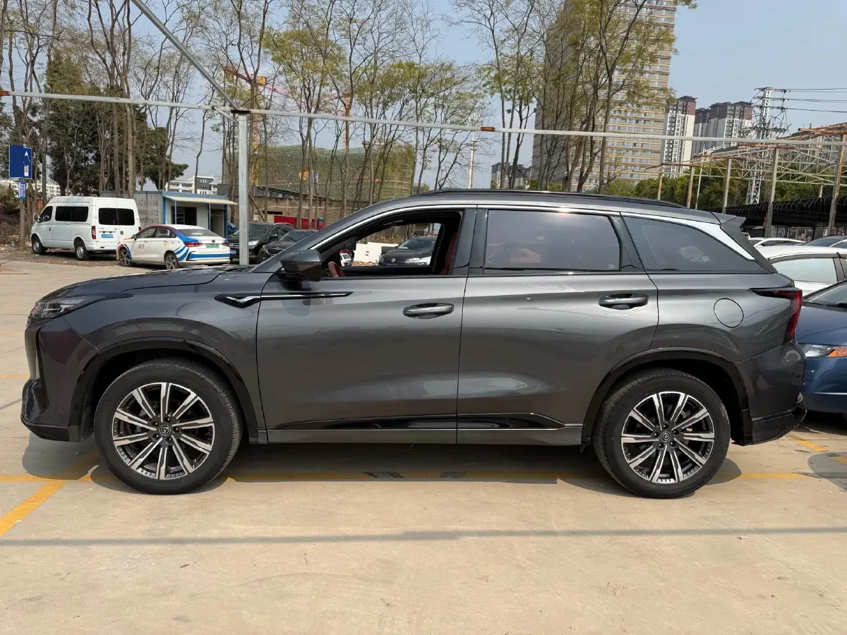 2023 ChangAn CS75 Plus 1.5T 188HP L4 8AT,autocango,china used car exporter,china ev exporter,chinese used car exporter,chinese used ev exporter