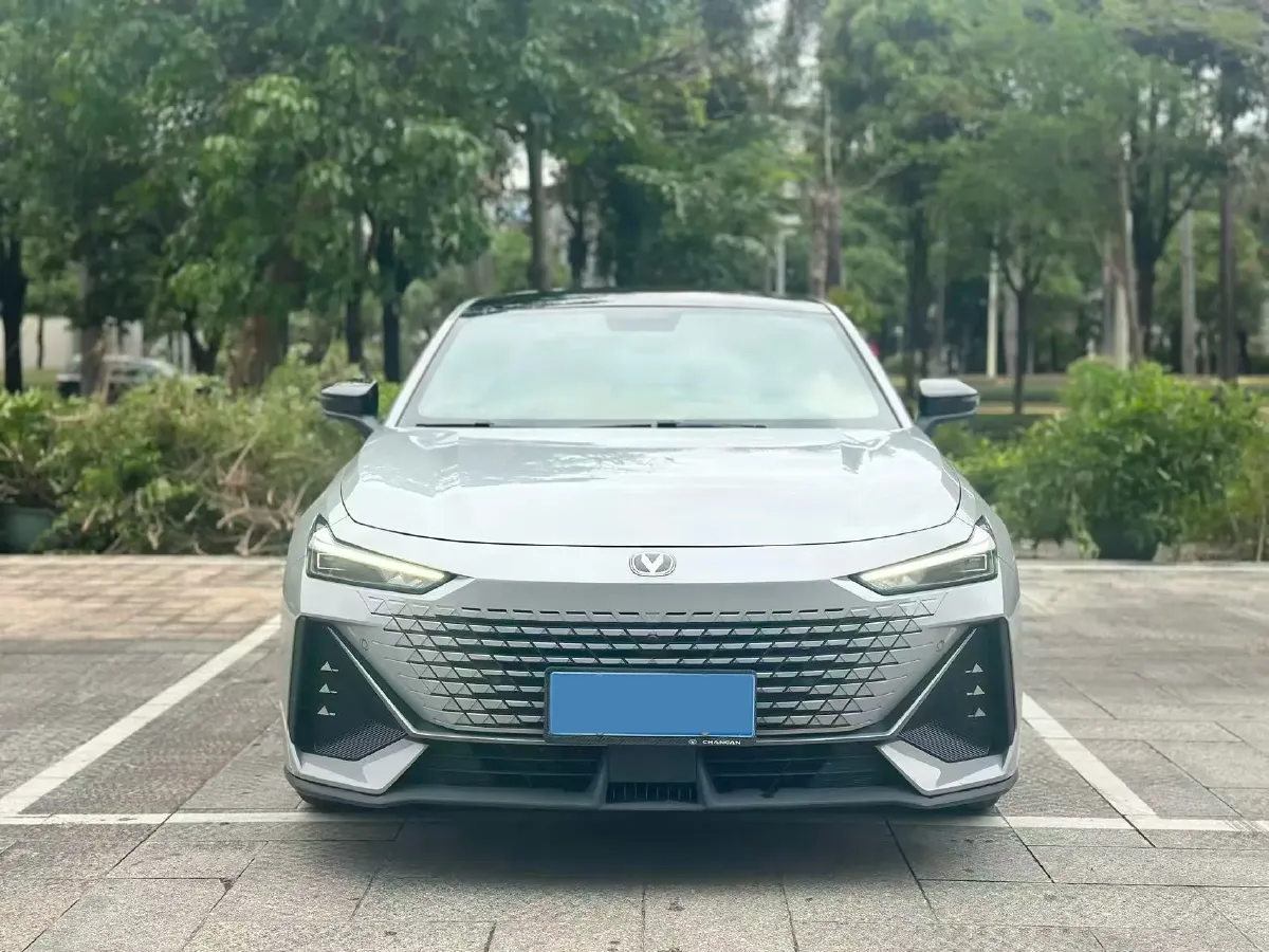 2023 ChangAn UNI-V 1.5T 188HP L4 7DCT,autocango,china used car exporter,china ev exporter,chinese used car exporter,chinese used ev exporter