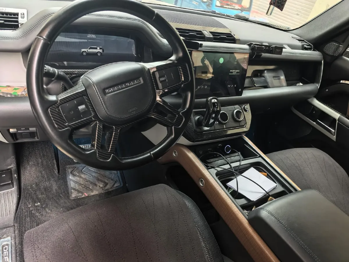 2021 Land Rover Defender 3.0T 400HP L6 8AT,autocango,china used car exporter,china ev exporter,chinese used car exporter,chinese used ev exporter