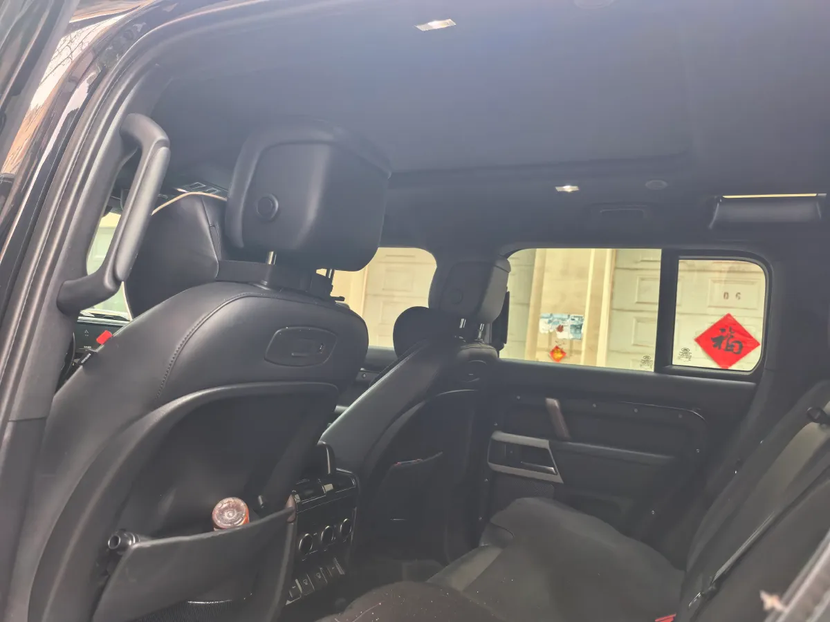 2021 Land Rover Defender 3.0T 400HP L6 8AT,autocango,china used car exporter,china ev exporter,chinese used car exporter,chinese used ev exporter