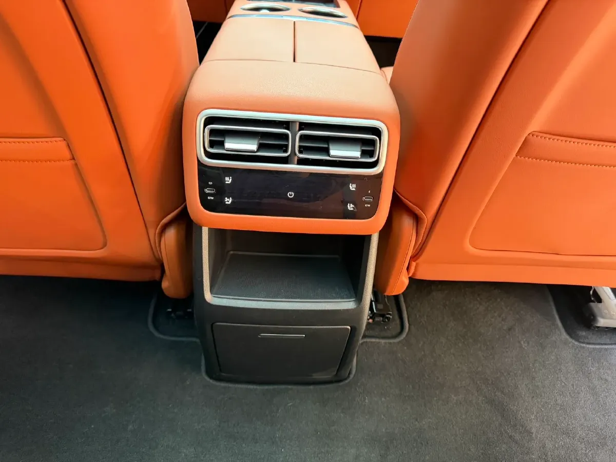 2025 Li L6 Range Extended 154HP L4 REEV,autocango,china used car exporter,china ev exporter,chinese used car exporter,chinese used ev exporter