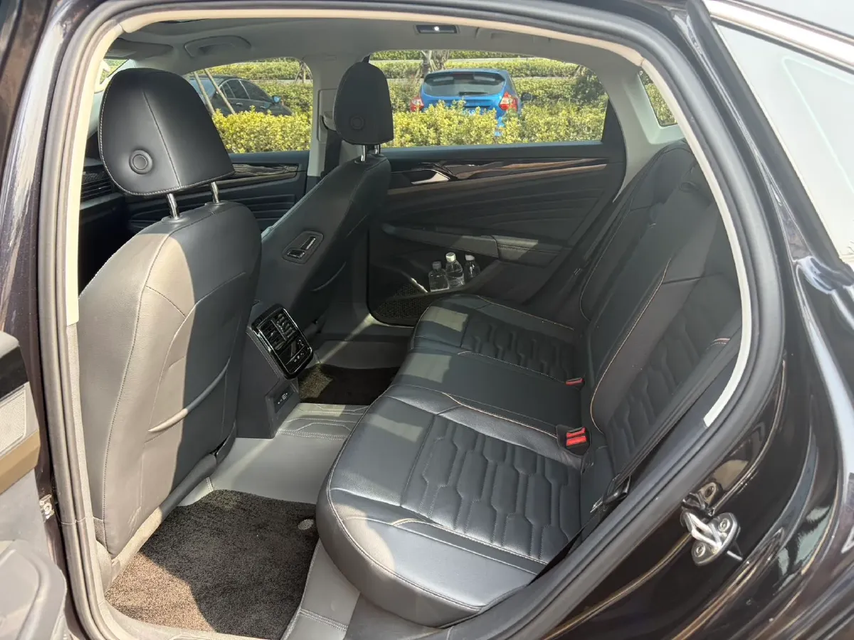 2021 Volkswagen Passat 2.0T 186HP L4 7DCT,autocango,china used car exporter,china ev exporter,chinese used car exporter,chinese used ev exporter