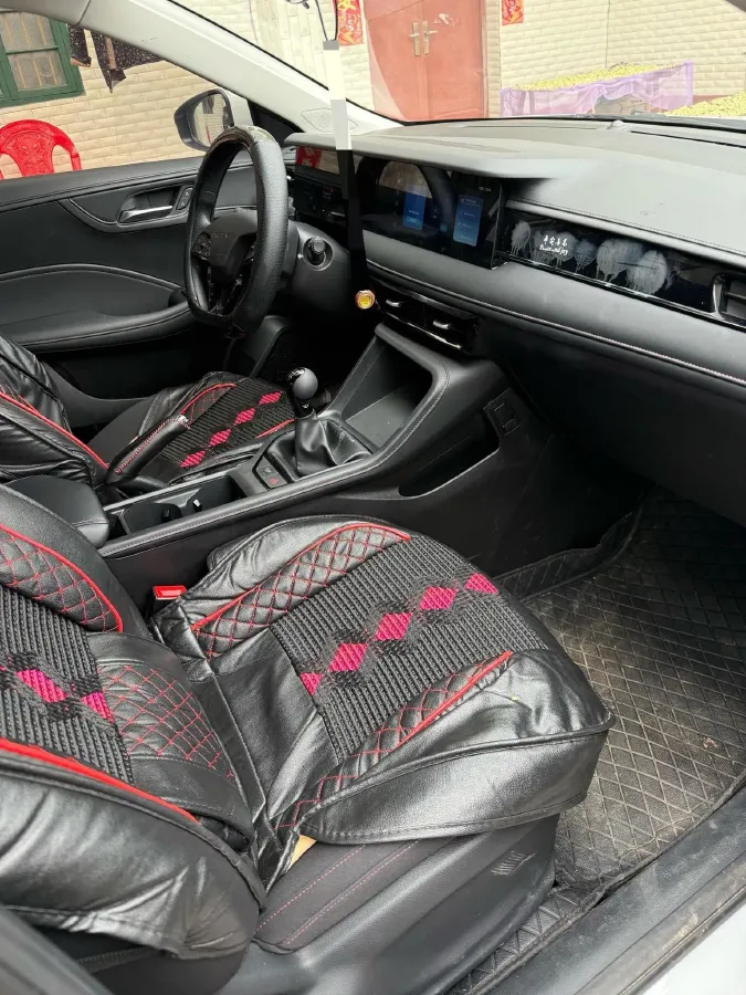 2023 Roewe i5 1.5L 129HP L4 5MT,autocango,china used car exporter,china ev exporter,chinese used car exporter,chinese used ev exporter