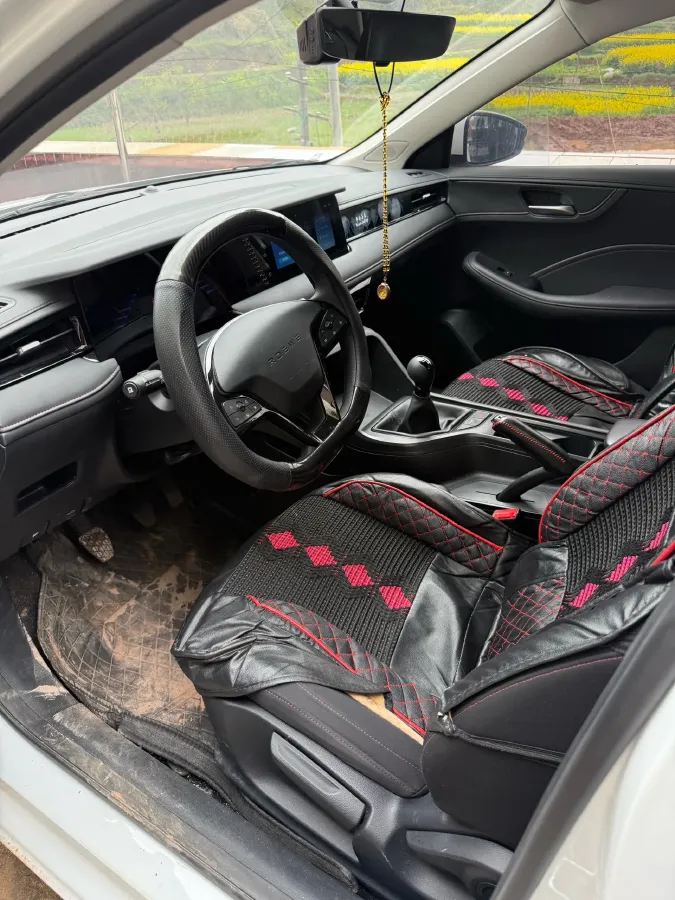 2023 Roewe i5 1.5L 129HP L4 5MT,autocango,china used car exporter,china ev exporter,chinese used car exporter,chinese used ev exporter