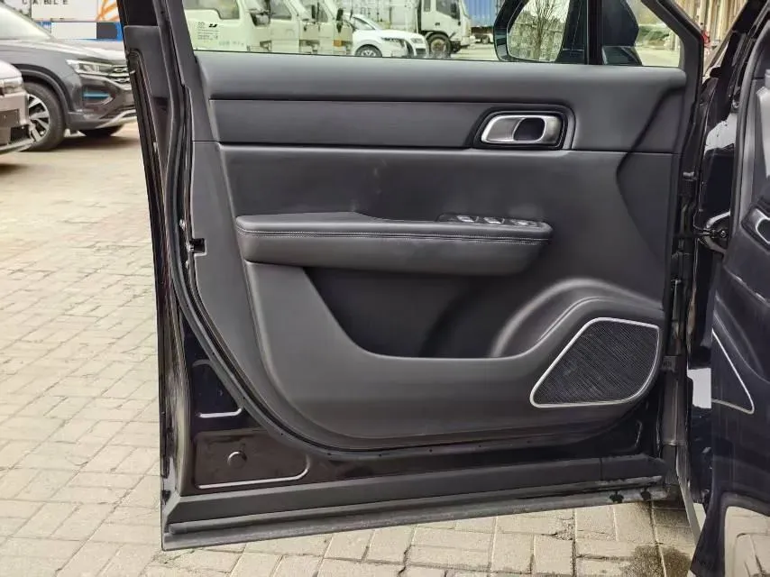 2021 Li ONE Range Extended 131HP REEV 40.5KWH,autocango,china used car exporter,china ev exporter,chinese used car exporter,chinese used ev exporter