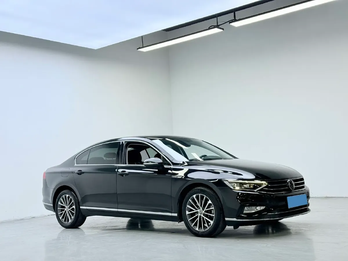 2020 Volkswagen Magotan 2.0T 186HP L4 7DCT,autocango,china used car exporter,china ev exporter,chinese used car exporter,chinese used ev exporter