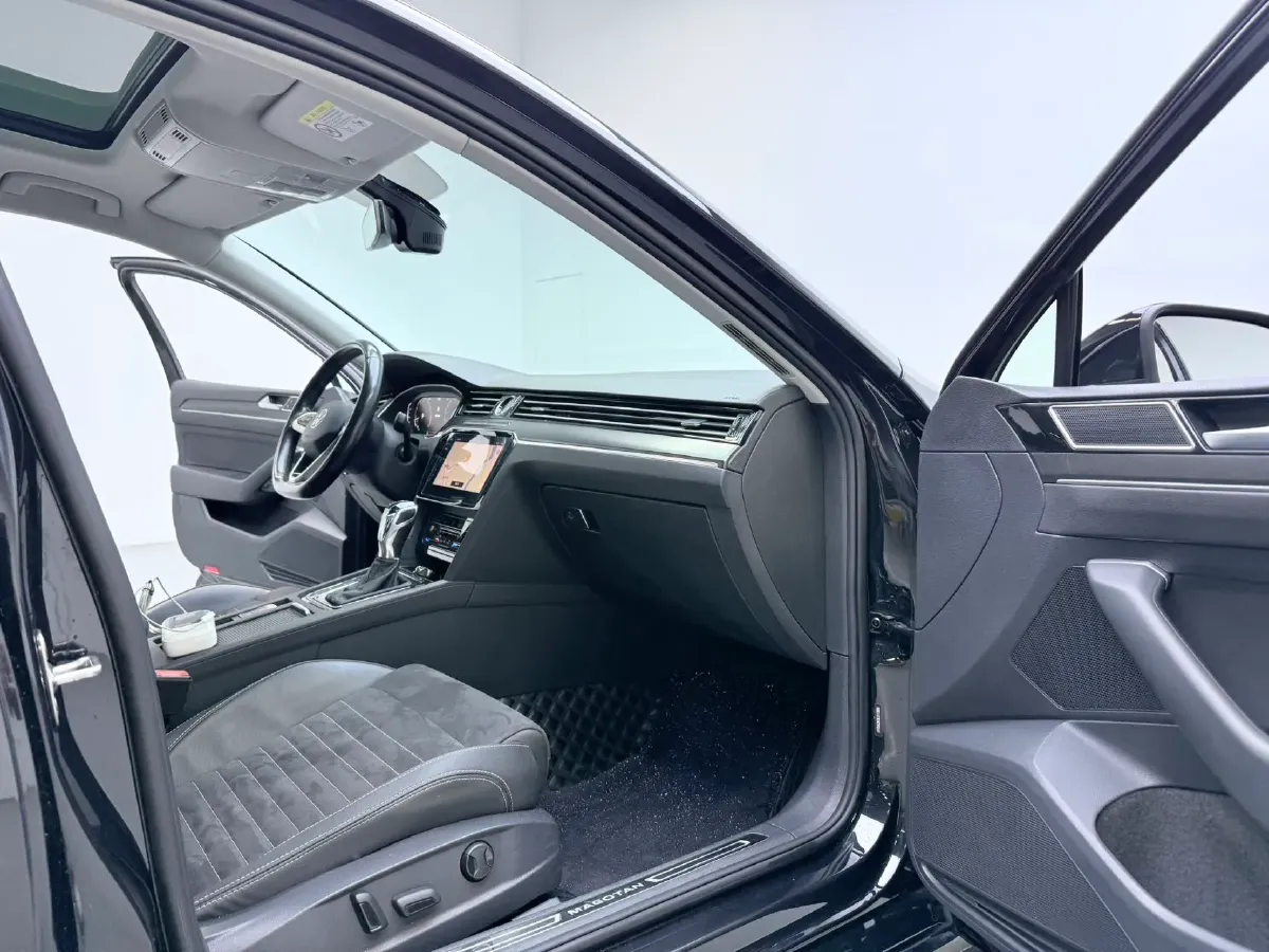 2020 Volkswagen Magotan 2.0T 186HP L4 7DCT,autocango,china used car exporter,china ev exporter,chinese used car exporter,chinese used ev exporter