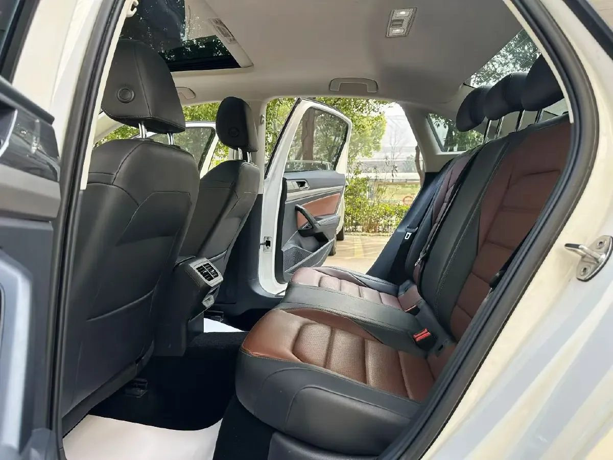 2022 Volkswagen T-Roc 1.4T 150HP L4 7DCT,autocango,china used car exporter,china ev exporter,chinese used car exporter,chinese used ev exporter