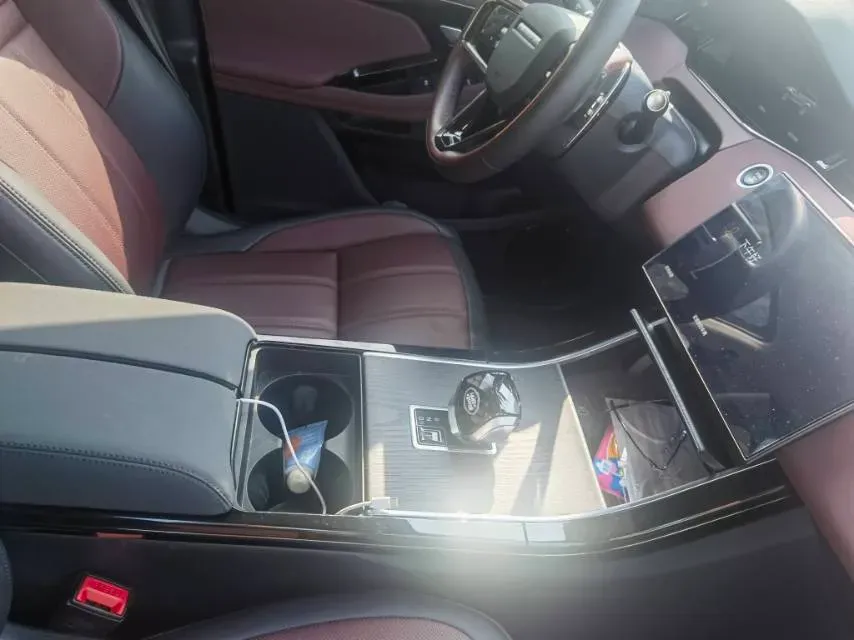 2024 Land Rover Range Rover Evoque 2.0T 249HP L4 9AT,autocango,china used car exporter,china ev exporter,chinese used car exporter,chinese used ev exporter