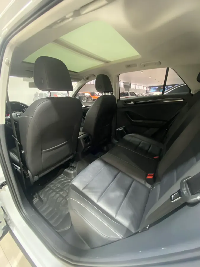 2021 Volkswagen T-Roc 1.4T 150HP L4 7DCT,autocango,china used car exporter,china ev exporter,chinese used car exporter,chinese used ev exporter