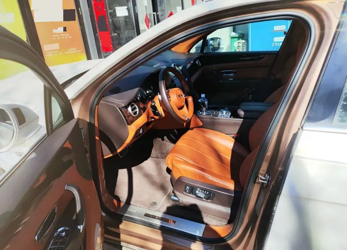 2018 Bentley Bentayga 4.0T 550HP V8 8AT,autocango,china used car exporter,china ev exporter,chinese used car exporter,chinese used ev exporter
