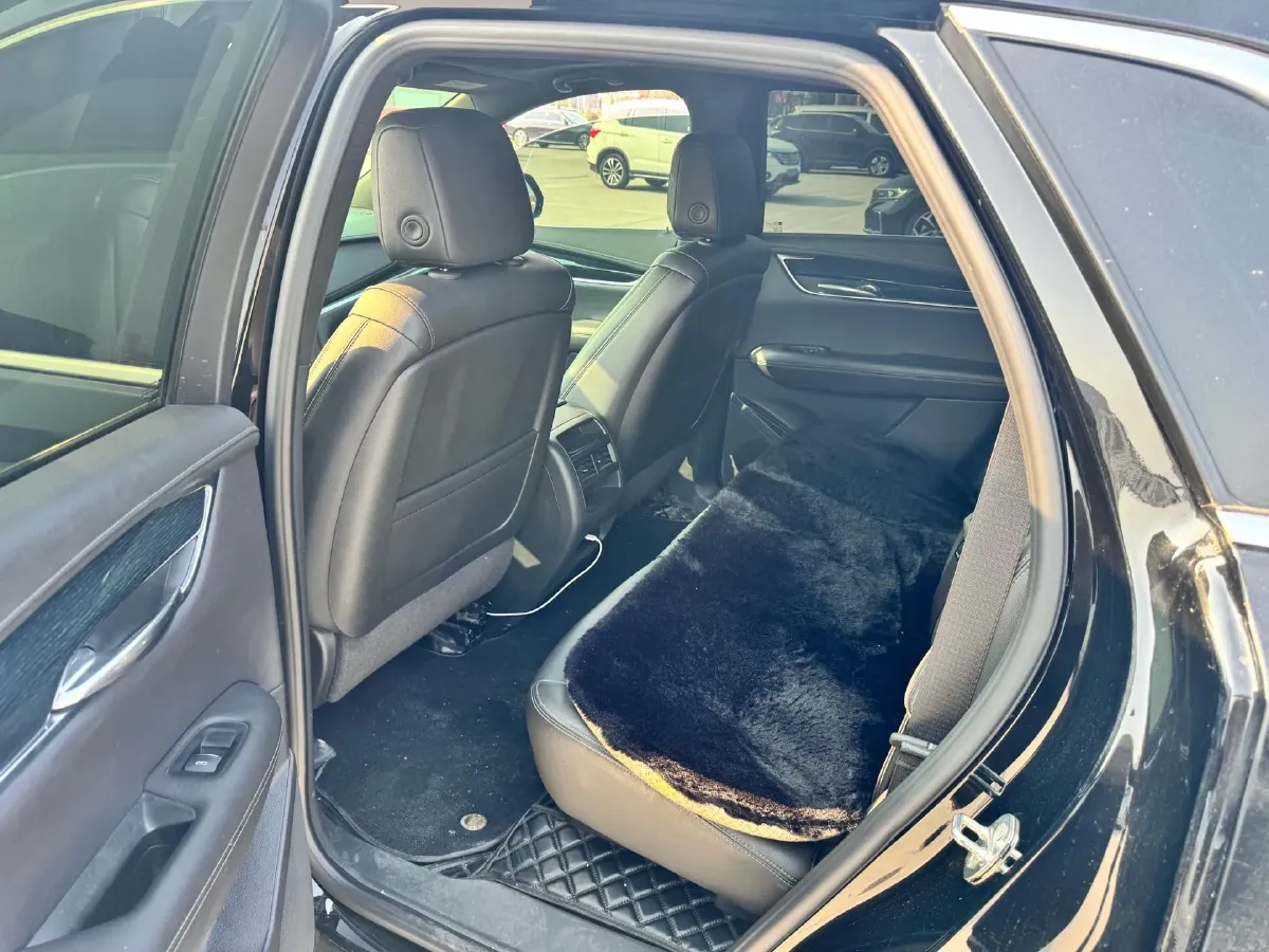 2022 Cadillac XT5 2.0T 237HP L4 9AT,autocango,china used car exporter,china ev exporter,chinese used car exporter,chinese used ev exporter