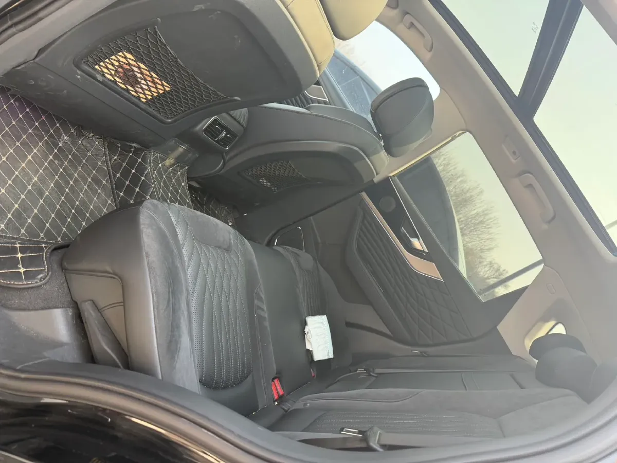 2022 HongQi HS5 2.0T 224HP L4 6AT,autocango,china used car exporter,china ev exporter,chinese used car exporter,chinese used ev exporter