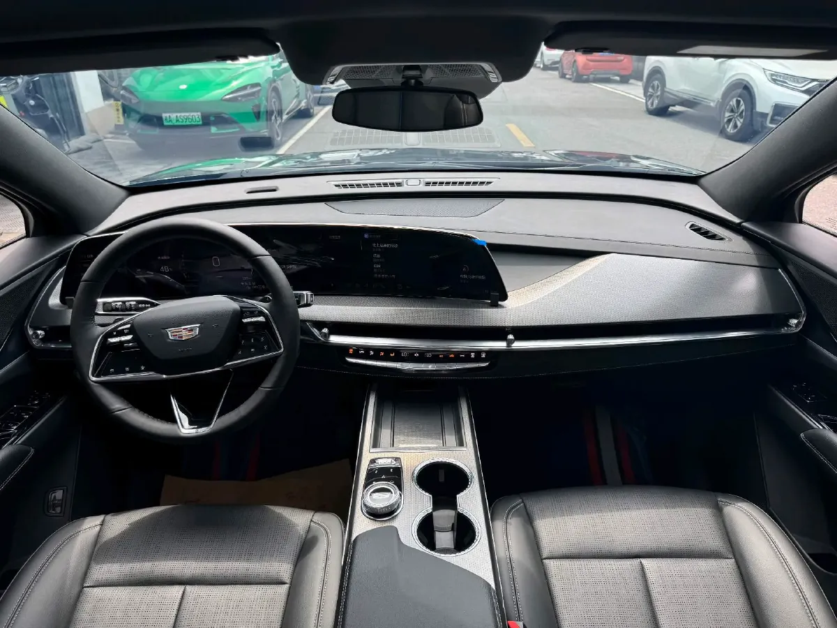 2025 Cadillac XT5 2.0T 237HP L4 9AT,autocango,china used car exporter,china ev exporter,chinese used car exporter,chinese used ev exporter