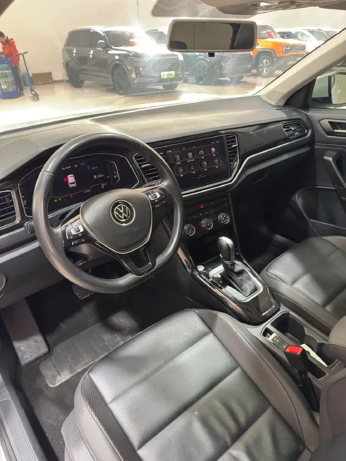 2022 Volkswagen T-Roc 1.4T 150HP L4 7DCT,autocango,china used car exporter,china ev exporter,chinese used car exporter,chinese used ev exporter