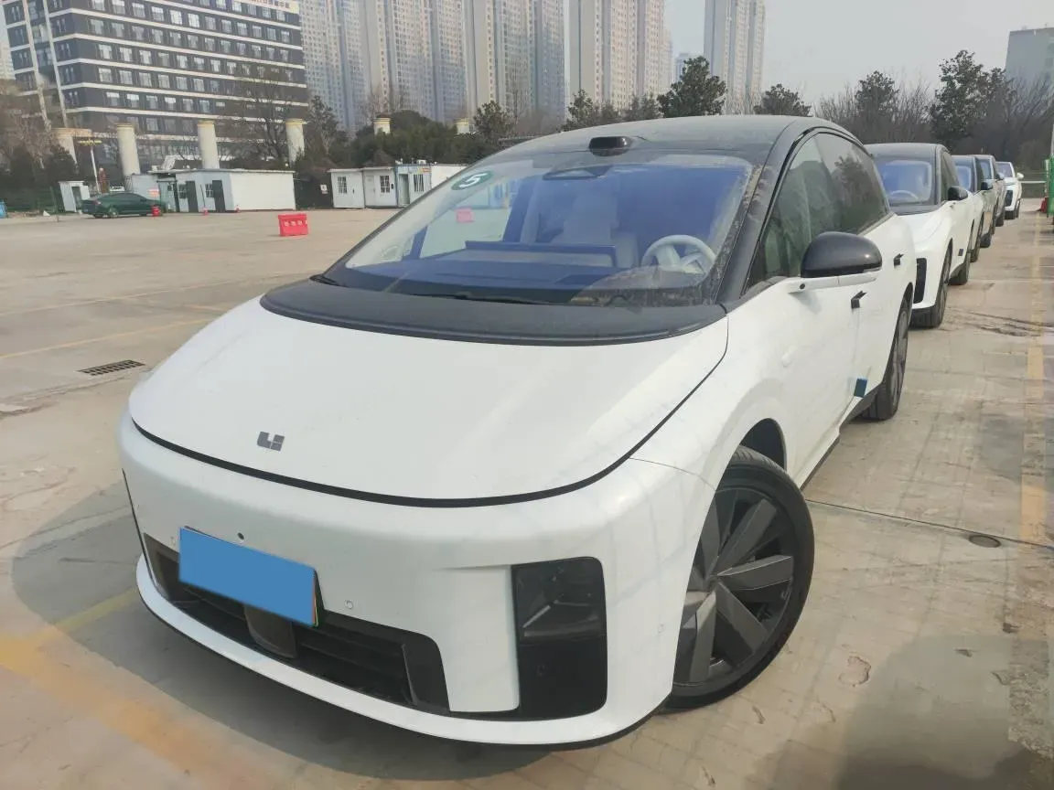 2025 Li i8 BEV,autocango,china used car exporter,china ev exporter,chinese used car exporter,chinese used ev exporter