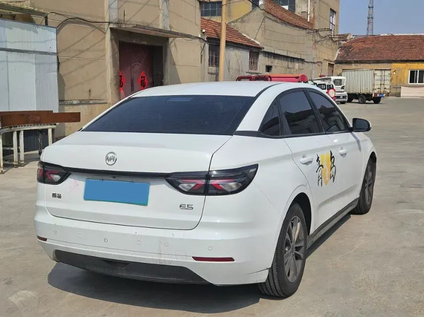 2021 Weltmeister E.5 BEV 49.92KWH,autocango,china used car exporter,china ev exporter,chinese used car exporter,chinese used ev exporter