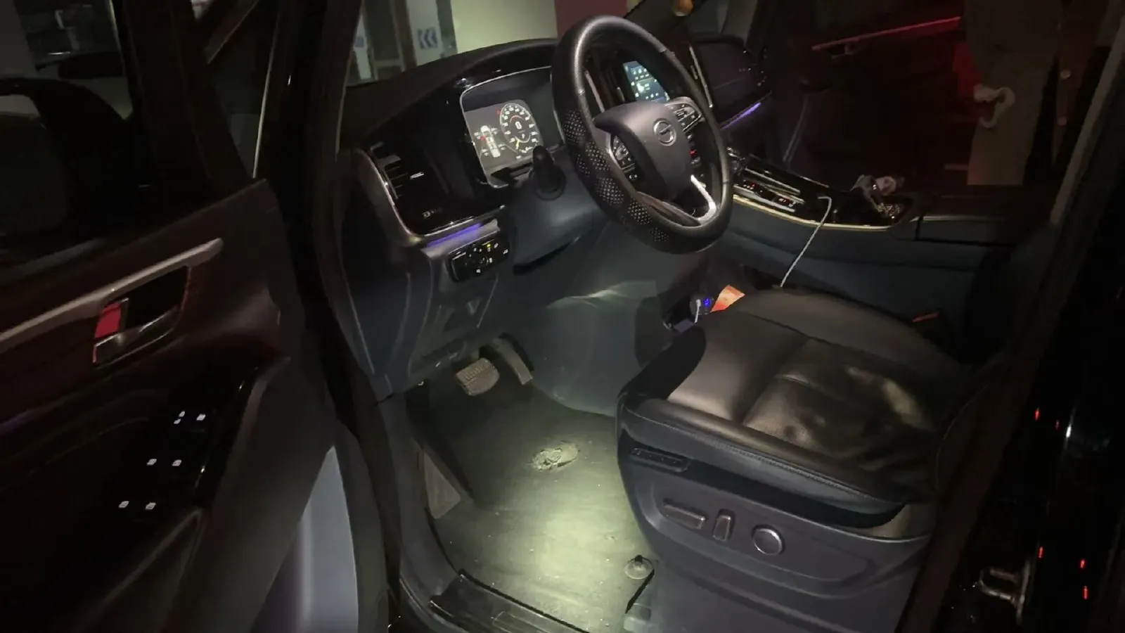 2021 GAC Trumpchi M8 2.0T 252HP L4 8AT,autocango,china used car exporter,china ev exporter,chinese used car exporter,chinese used ev exporter