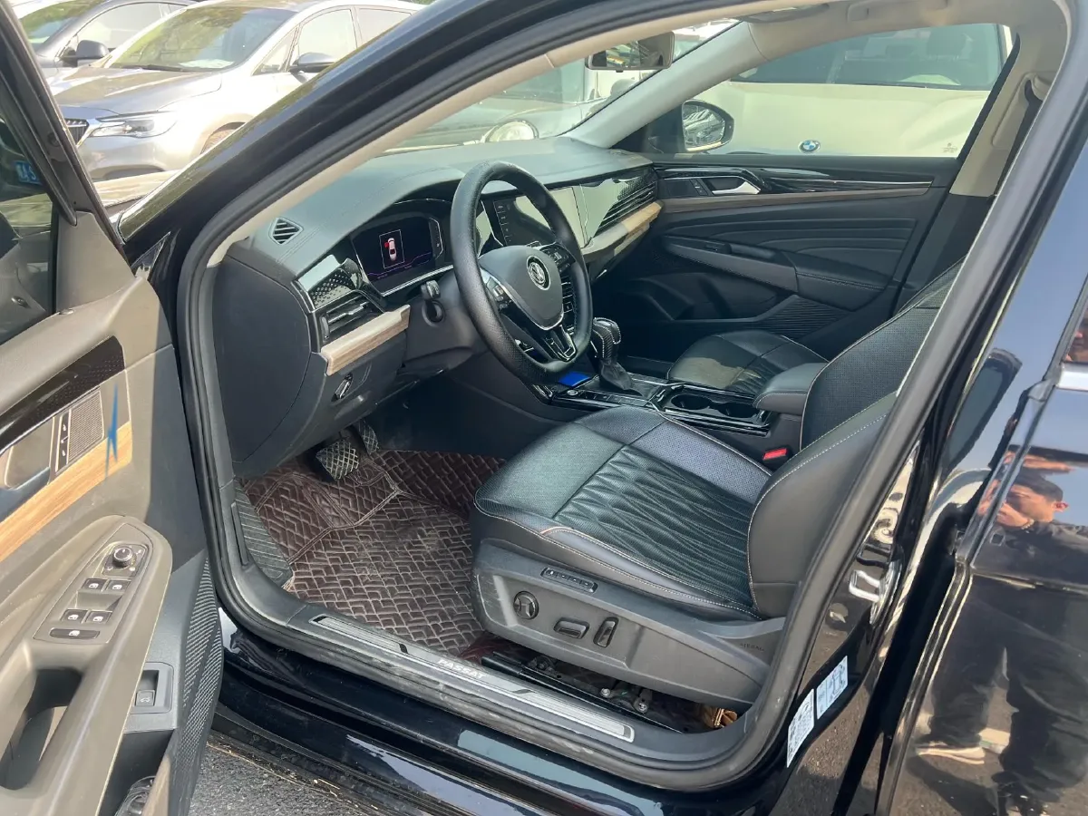 2020 Volkswagen Passat 2.0T 186HP L4 7DCT,autocango,china used car exporter,china ev exporter,chinese used car exporter,chinese used ev exporter