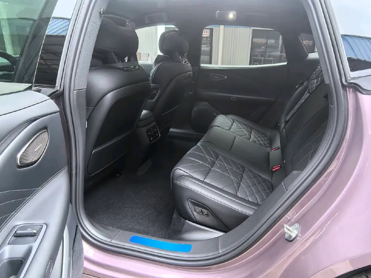 2025 LYNK&CO 10 EM-P 1.5T 163HP L4 3DHT PHEV,autocango,china used car exporter,china ev exporter,chinese used car exporter,chinese used ev exporter