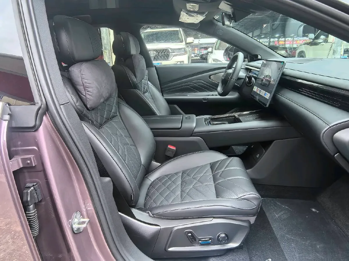 2025 LYNK&CO 10 EM-P 1.5T 163HP L4 3DHT PHEV,autocango,china used car exporter,china ev exporter,chinese used car exporter,chinese used ev exporter