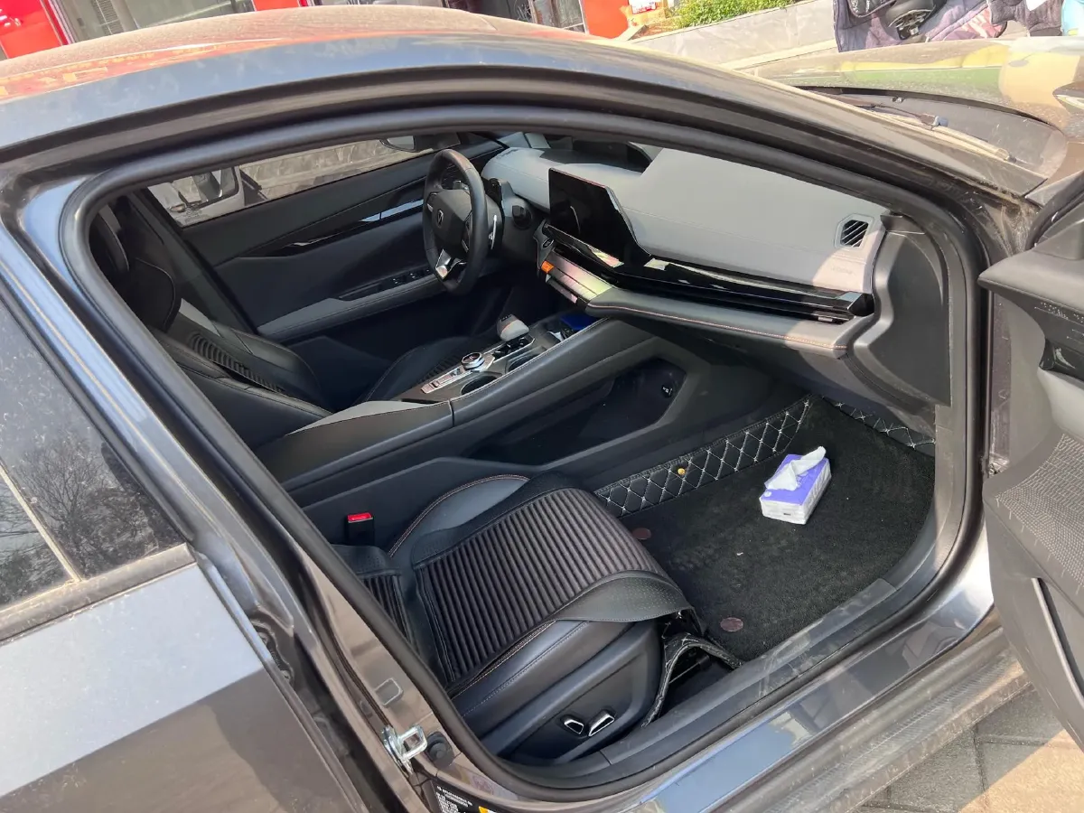 2022 ChangAn UNI-V 1.5T 188HP L4 7DCT,autocango,china used car exporter,china ev exporter,chinese used car exporter,chinese used ev exporter