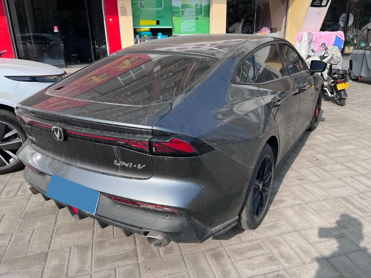 2022 ChangAn UNI-V 1.5T 188HP L4 7DCT,autocango,china used car exporter,china ev exporter,chinese used car exporter,chinese used ev exporter